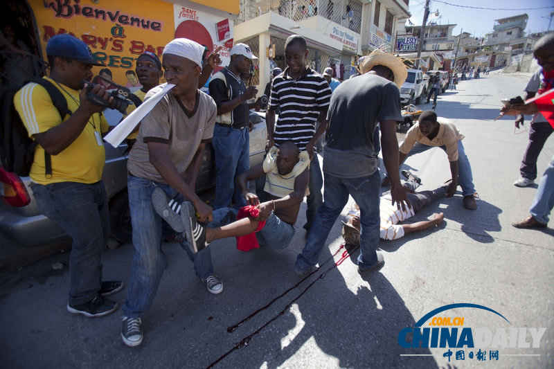 海地爆发反政府游行 抗议者遭到警方枪击