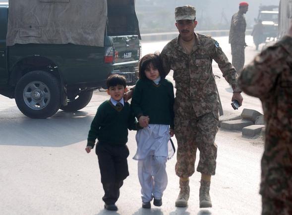 巴基斯坦学校遇袭130死 6名塔利班枪手被击毙