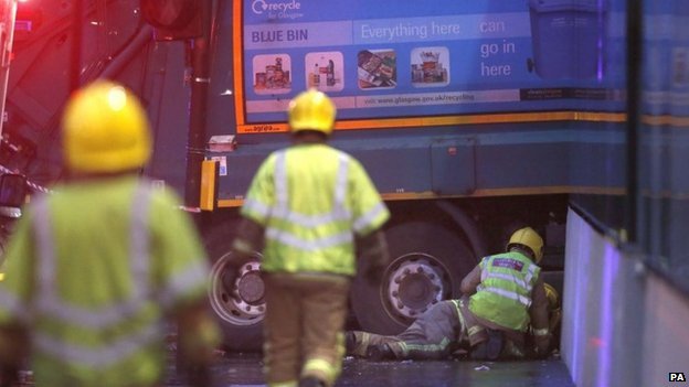苏格兰卡车冲撞行人6死8伤 警方排除恐怖袭击可能