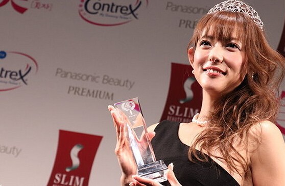 日本国民美魔女出炉 43岁高挑人妻夺冠