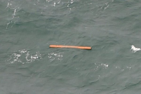 印尼发现疑似亚航失联航班残骸 找到40余具遗体