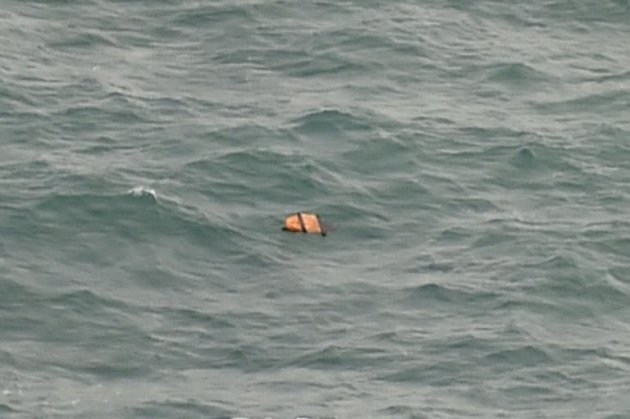 印尼发现疑似失联航班残骸和6具尸体（图）