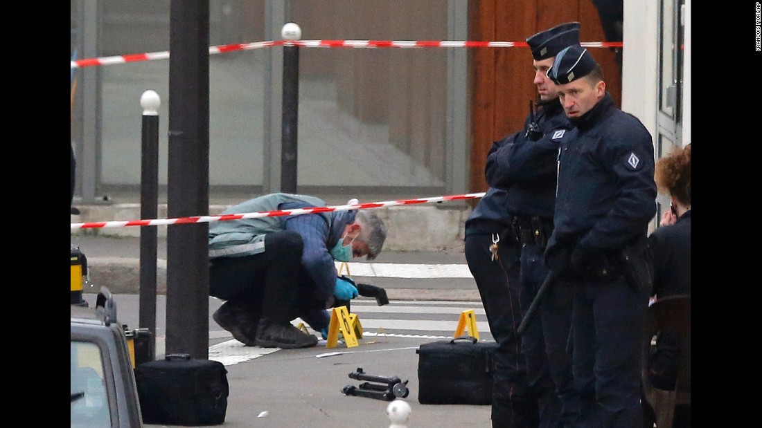 巴黎南部枪击案两名疑犯依然在逃且携大量武器