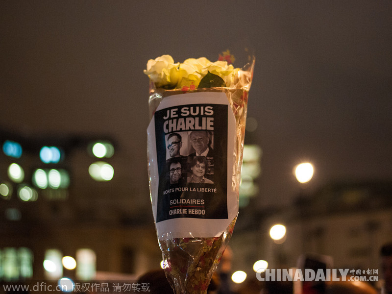 多国民众悼念巴黎恐怖事件遇难者