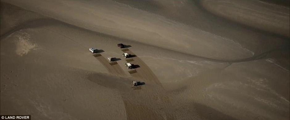 陆虎越野车绘出英国最大沙画 向传奇致敬