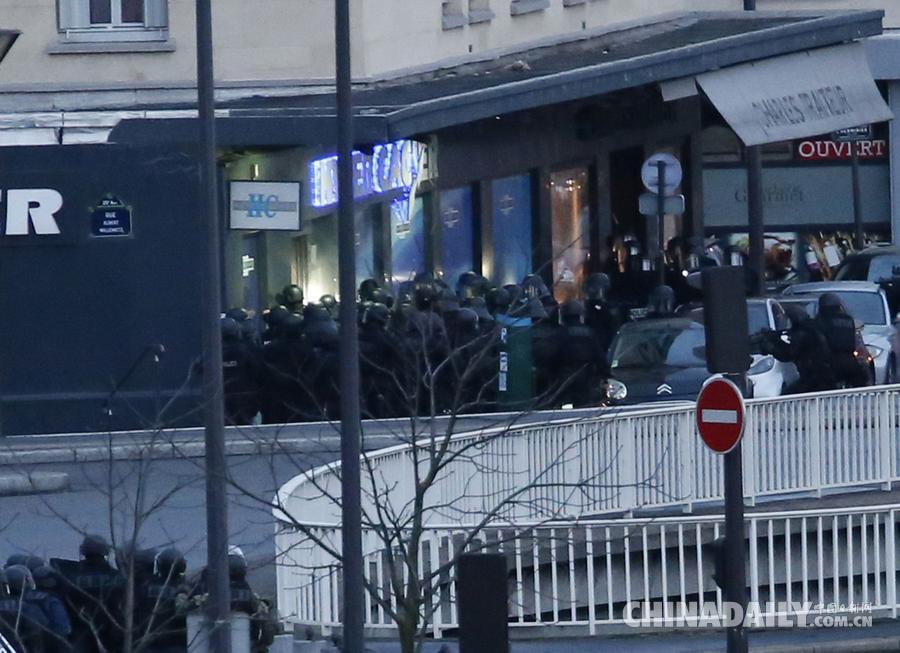 警方强攻 巴黎恐袭案3疑犯被击毙（图）