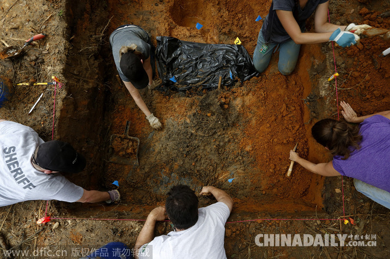 探访美国百年虐童史男校 曾挖出55具骸骨