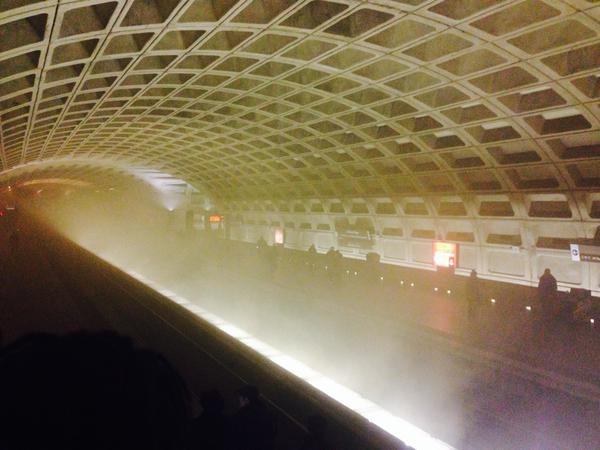 华盛顿一地铁站因烟雾84人受伤送医院 1死多人重伤