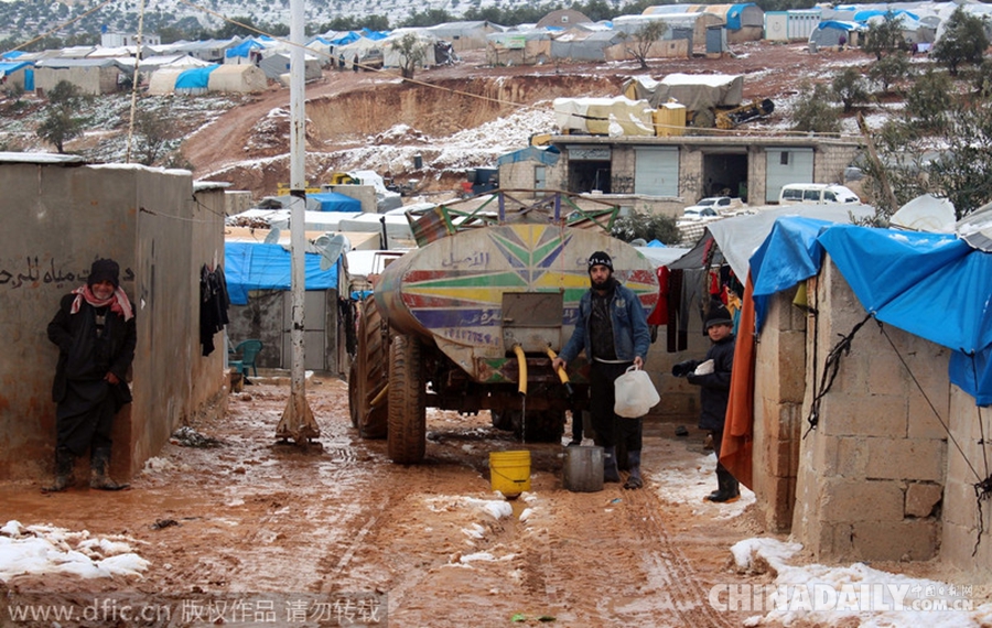 叙利亚难民逃离“伊斯兰国” 在恶劣环境下艰难求生