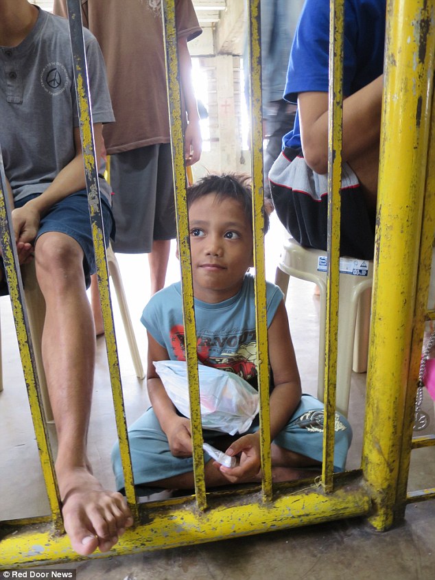 菲律宾大量拘禁流浪儿童迎接教皇