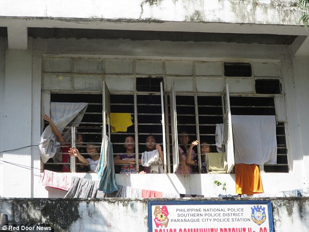 菲律宾大量拘禁流浪儿童迎接教皇