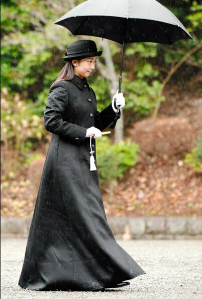 日本佳子公主祭拜皇室墓地 向祖先报告自己成年