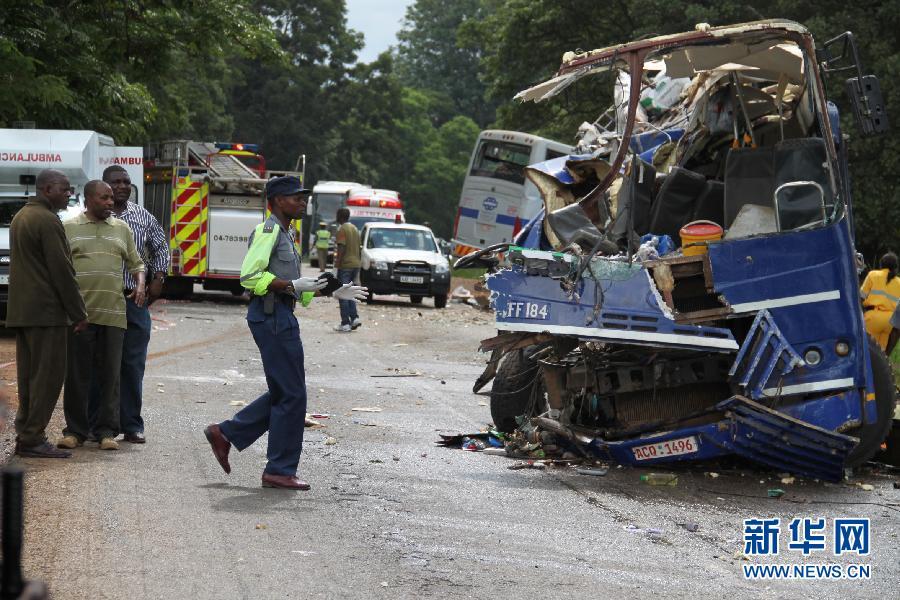 津巴布韦两大巴相撞 25人身亡46人重伤