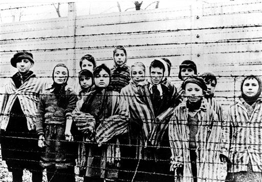 奥斯维辛集中营解放70周年：幸存者重回炼狱忆当年