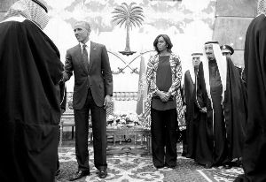 美国第一夫人随访沙特遭冷落 未带头巾被打码