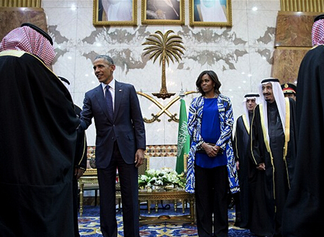 美国第一夫人随访沙特遭冷落 未带头巾被打码