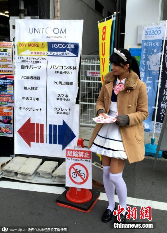 实拍日本寒冬中穿超短裙的女孩