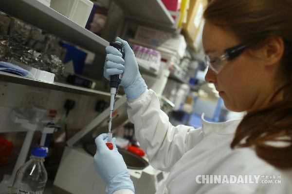 埃博拉疫苗开启首次大规模测试 志愿者需先注射病毒