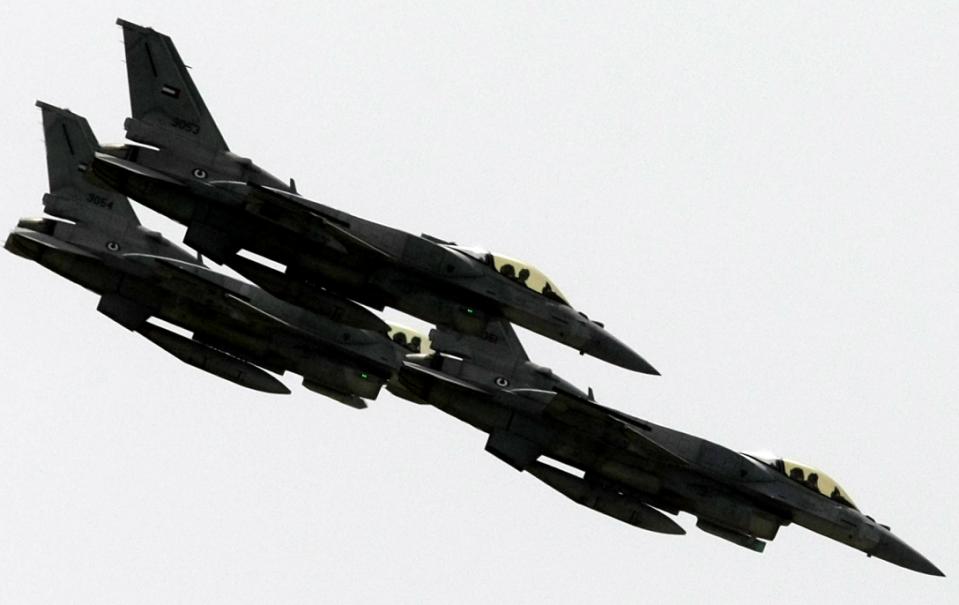 阿联酋派F-16中队赴约旦反恐 英国王储出访中东