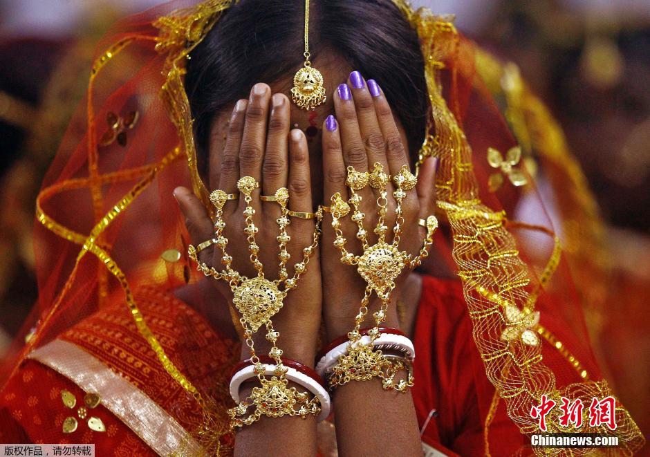 印度108对夫妇参加集体婚礼