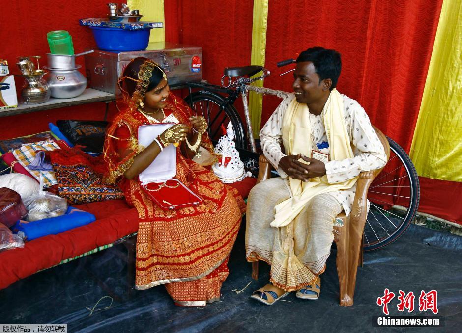 印度108对夫妇参加集体婚礼