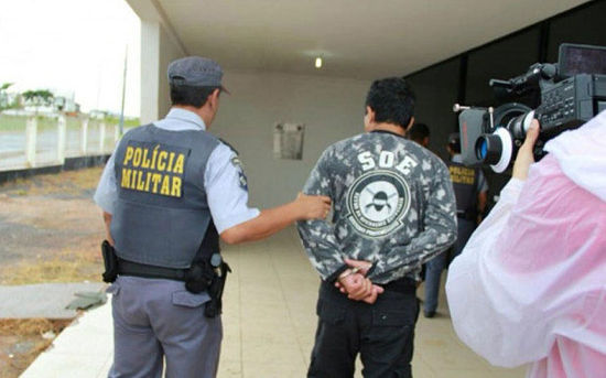 巴西3名女囚“色诱”狱警 灌酒下药后越狱