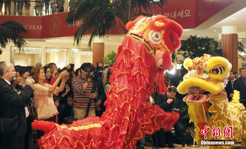 洛杉矶购物中心庆祝中国农历新年