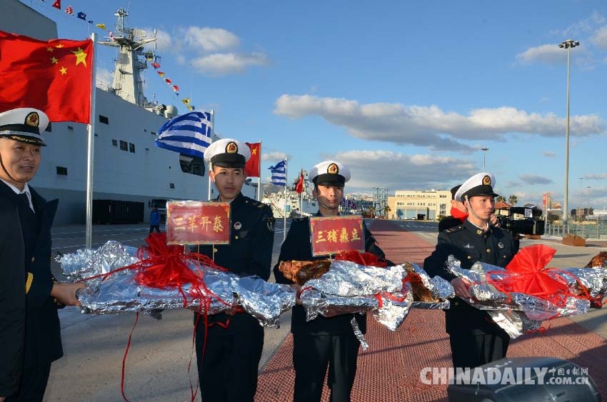 邹肖力大使慰问到访希腊的中国海军第十八批护航编队官兵