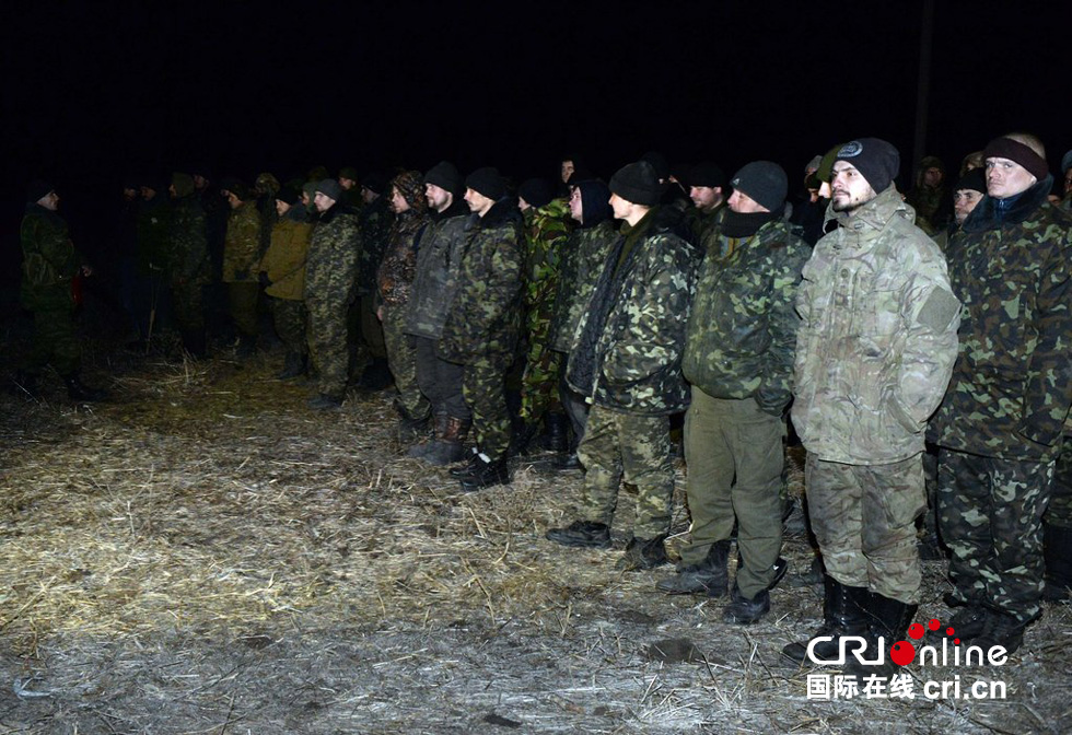 乌政府军与亲俄武装交换战俘 139名士兵获释