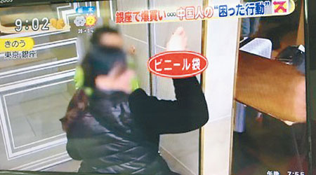 中国小孩日本街头撒尿被阻止 孩子母亲拒认错(图)
