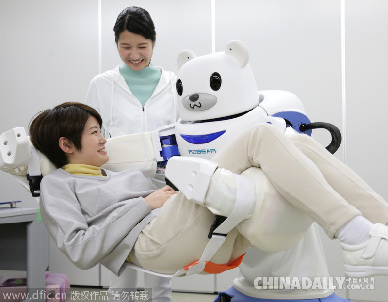 日本护理机器人萌萌哒 动作轻柔可模拟怀抱感