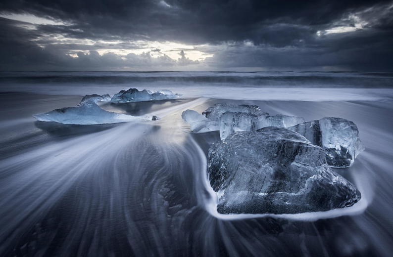 以色列摄影师拍摄冰岛冰与火的奇幻世界