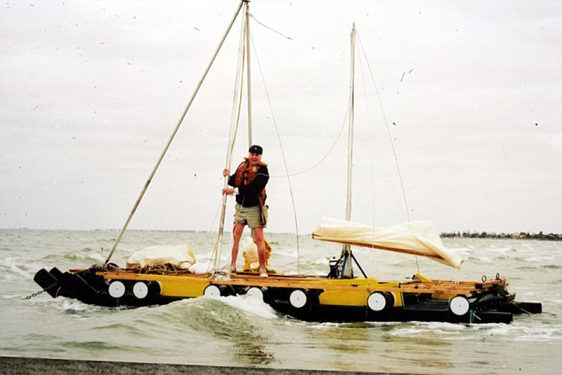 英国老人驾自制橡皮艇横渡大西洋 航程逾5000公里(组图)