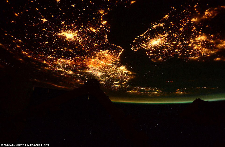 国际空间站公布地球绝美景观 令人叹为观止