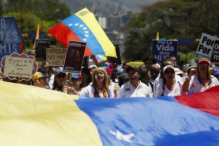 美国称委内瑞拉为国家威胁 制裁7名高官