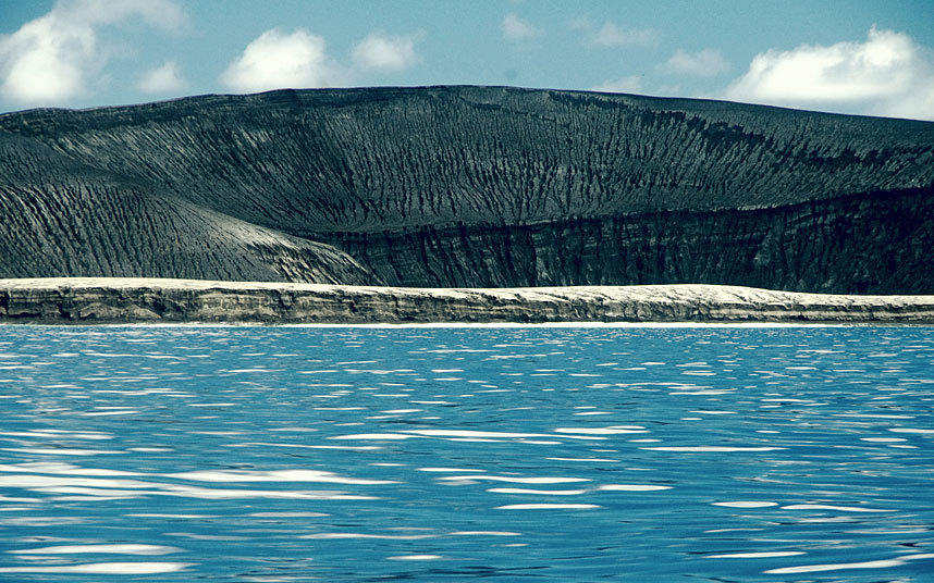 太平洋海底火山喷发 催生又一新岛(组图)