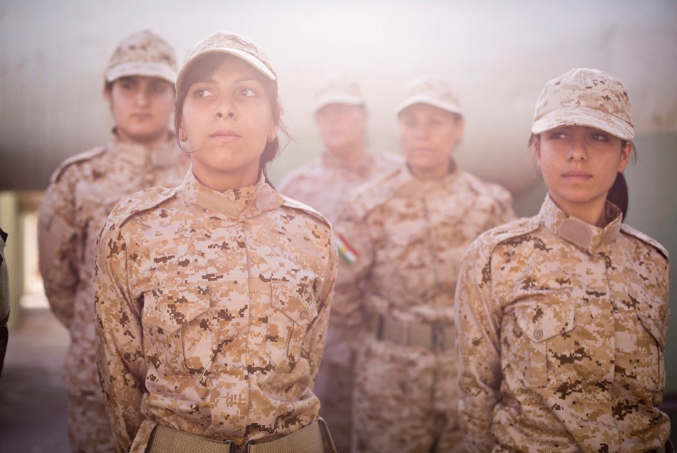 与IS战斗的库尔德女兵
