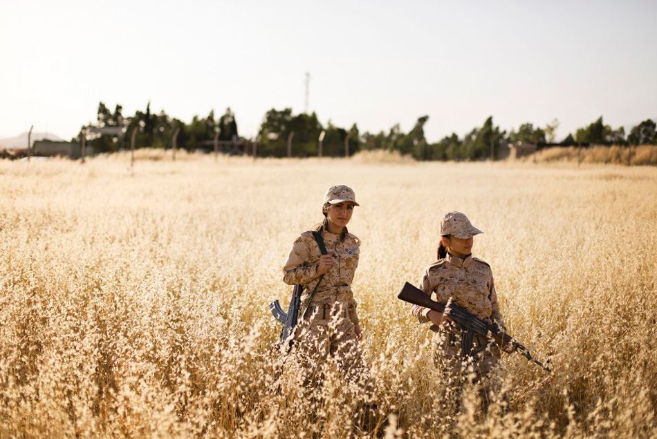 与IS战斗的库尔德女兵