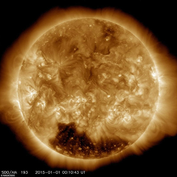 NASA今年发现太阳表面两个冕洞 南北对应