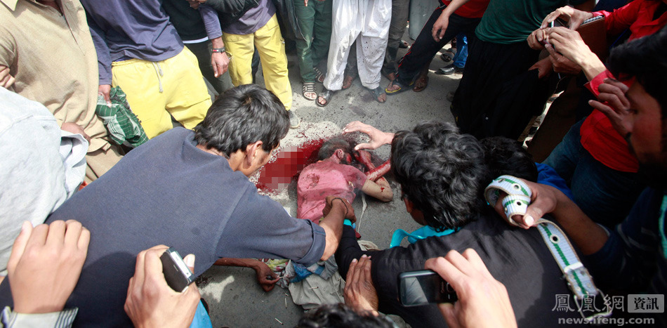 巴基斯坦：民众动用私刑街头烧死两恐袭嫌犯