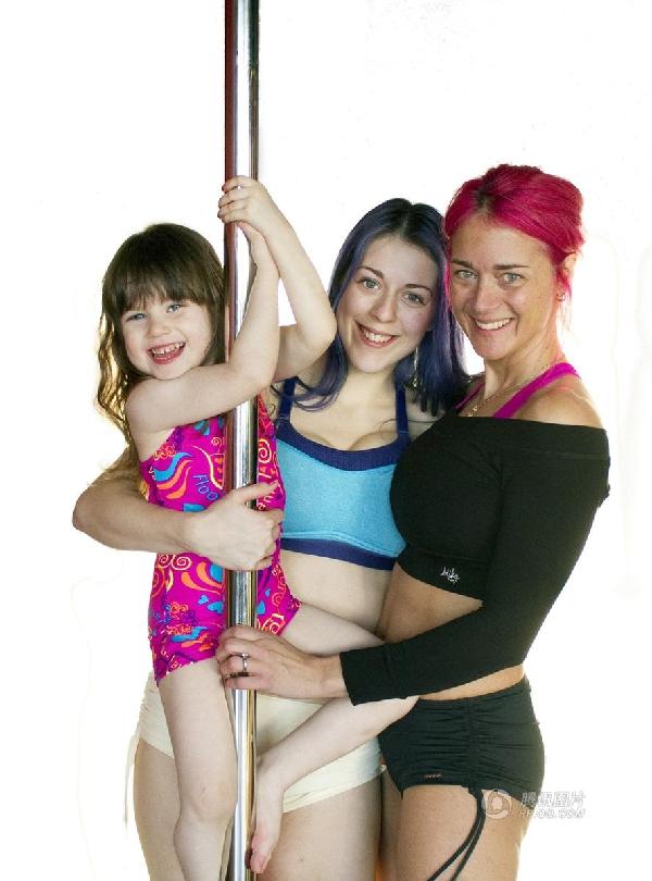 加拿大三岁女童成家中第三代钢管舞者