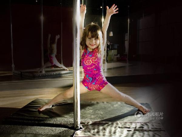 加拿大三岁女童成家中第三代钢管舞者