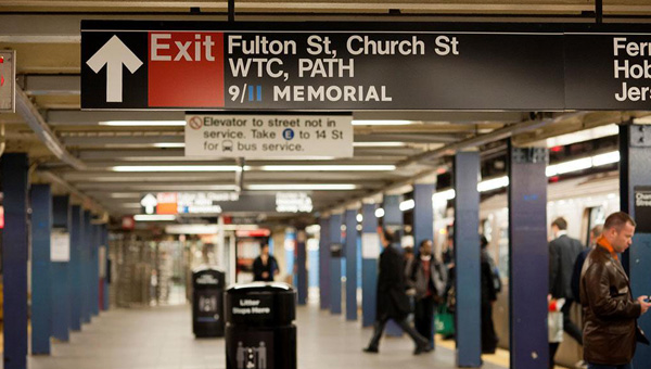 纽约地铁今日全线涨价 穷人受影响大