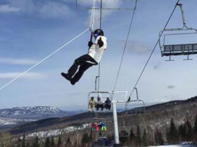 美国滑雪场缆车出故障 230名游客挨个吊下7人伤（图）