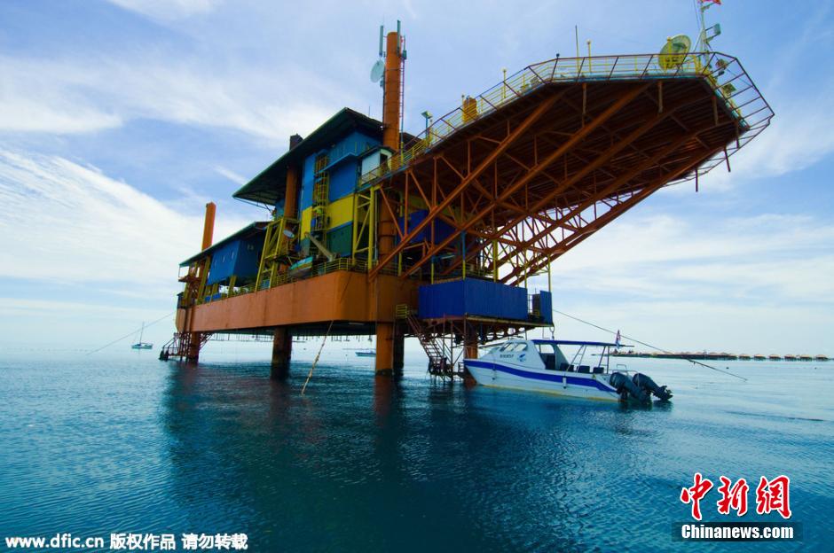 马来西亚废弃钻井平台变身潜水酒店