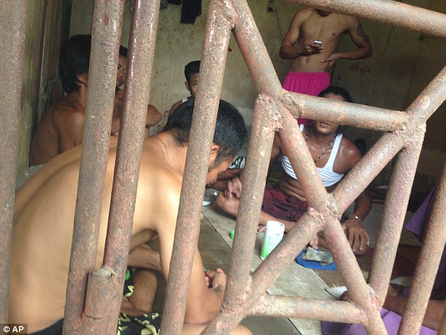 印尼渔业奴隶：关铁笼，被虐打
