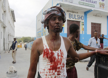 索马里首都汽车炸弹袭击和枪战致10人死亡