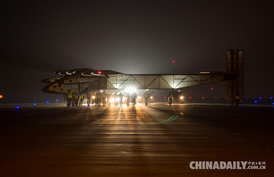 世界最大太阳能飞机抵达重庆 开启中国旅程