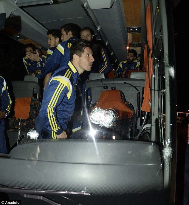 土耳其一足球队乘巴士遭袭 司机头部受伤