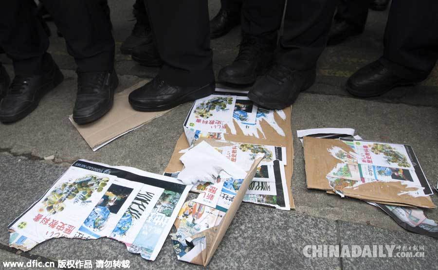韩国市民团体撕毁日本教科书 抗议日主张独岛主权